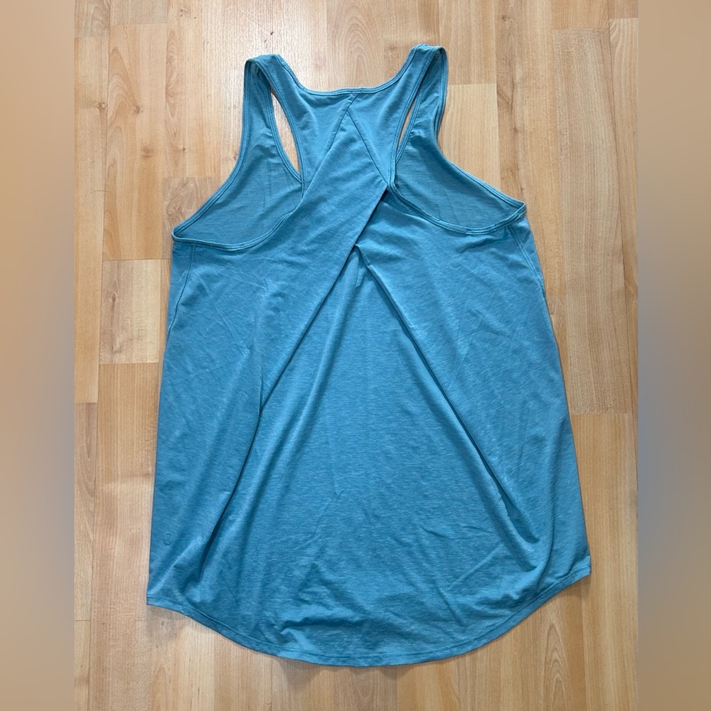 Lululemon Essential Tank - Color blue teal - Size Small